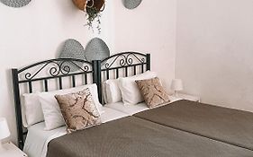 Avis Guesthouse